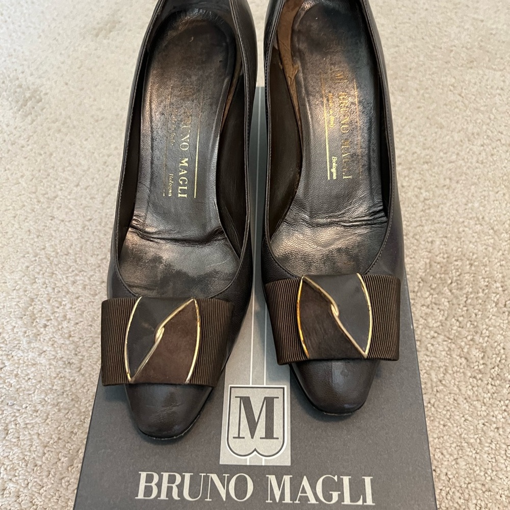Bruno Magli- Taupe Size 8